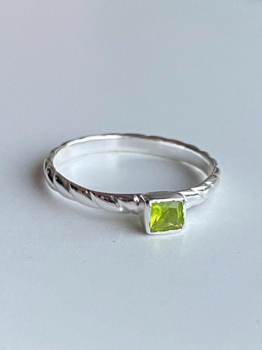 Vintage Signed 925 Sterling‎ Silver Ring Whimsigoth Jewelry Green Stone Peridot?